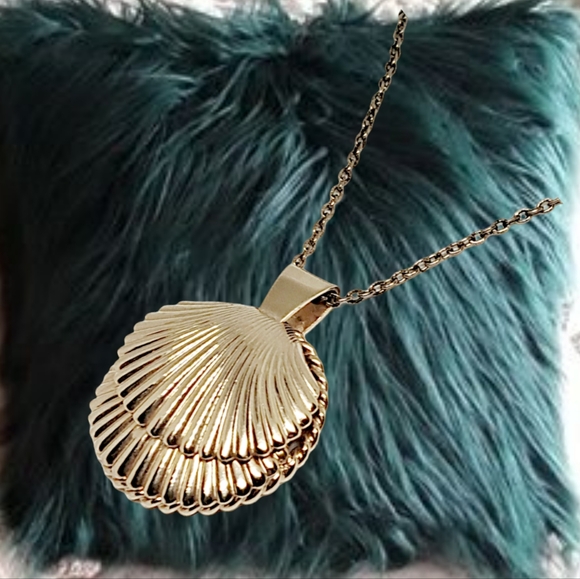 .👣4/$20. Gold Tone Necklace with Double Golden Shells Pendant - Picture 4 of 8